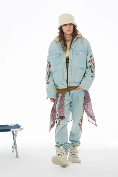Look 18